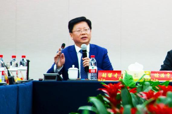 集团与泰州中学联合举办“校企同关爱，励学助成长”座谈会
