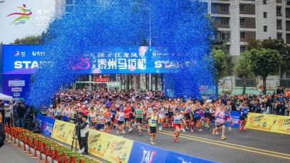健康赋能每一步，纵横国际龙凤堂2025泰州马拉松赛鸣枪开跑